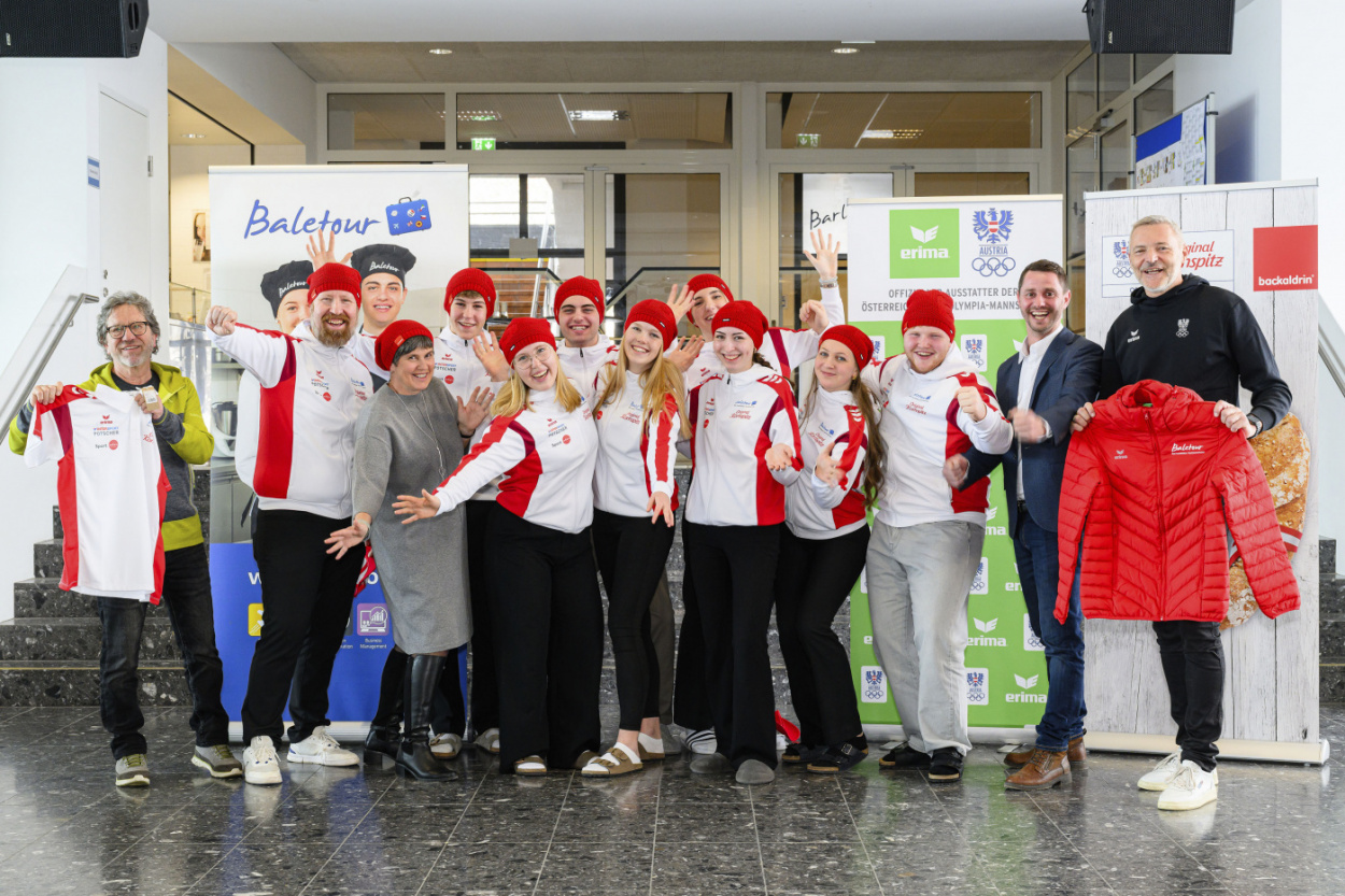 Olympia:Tourismusschüler von ERIMA  und Intersport Pötscher eingekleidet