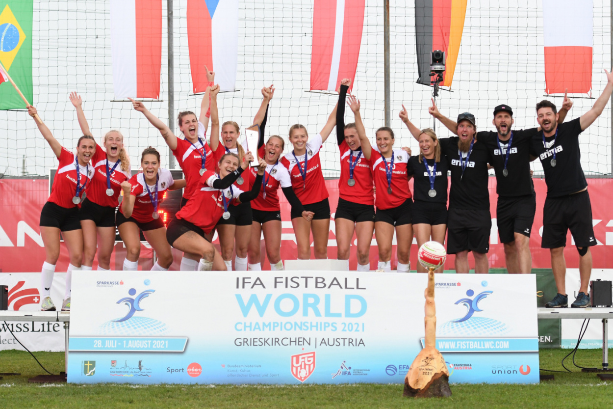 ÖSTERREICHS FAUSTBALL NATIONALTEAMS JUBELN ÜBER SILBER!